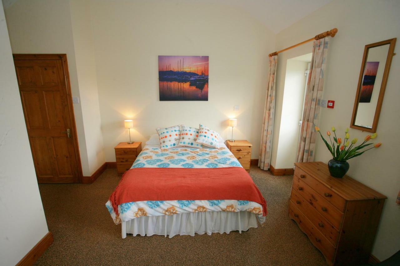 Cottage Heights B&B Касълтаунбър Екстериор снимка